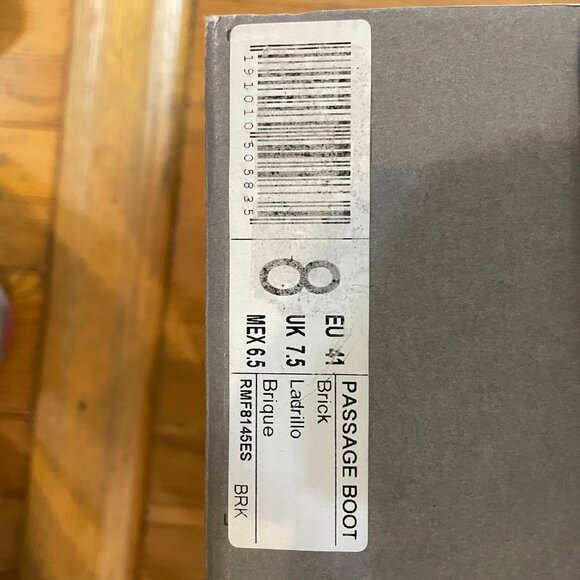 Kenneth Cole Reaction Passage Suede Brick Chukka boots in Sizes 8 and 10 - Picture 6 of 6